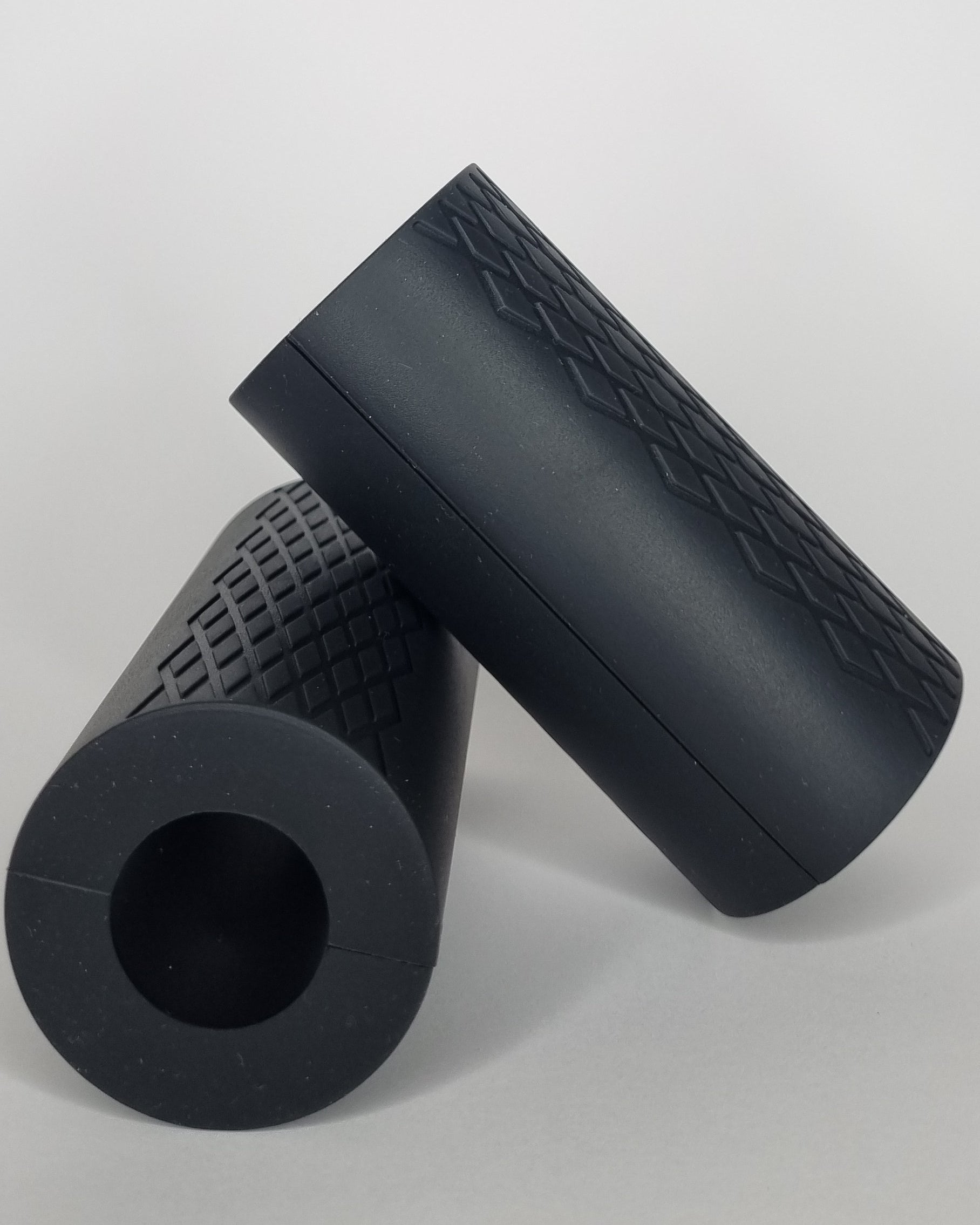 Thick grips boost grip strength and build big arms (top textured view). 