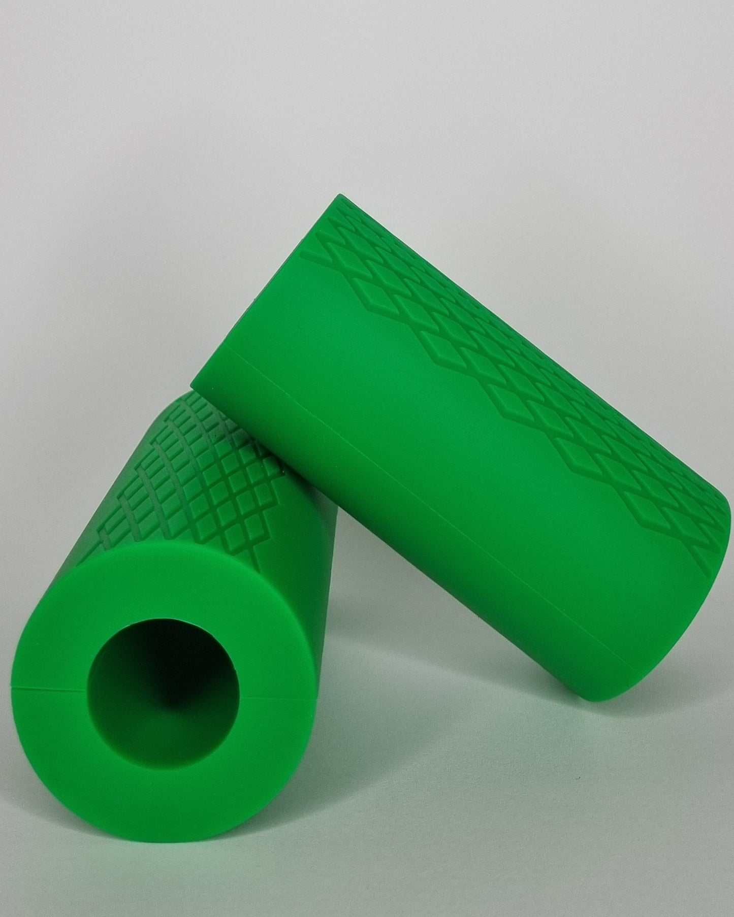 Thick grips boost grip strength and build big arms (top texture view). 